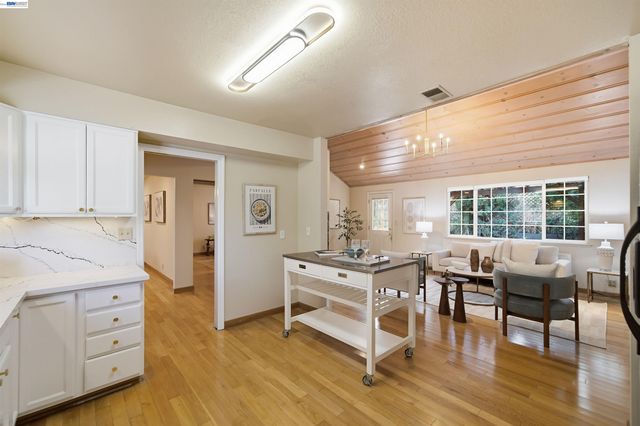10561 Carver Dr, Cupertino, CA 95014
