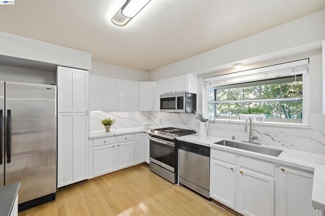 10561 Carver Dr, Cupertino, CA 95014