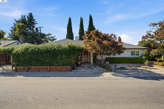 10561 Carver Dr, Cupertino, CA 95014