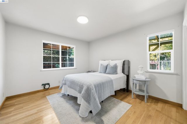 10561 Carver Dr, Cupertino, CA 95014
