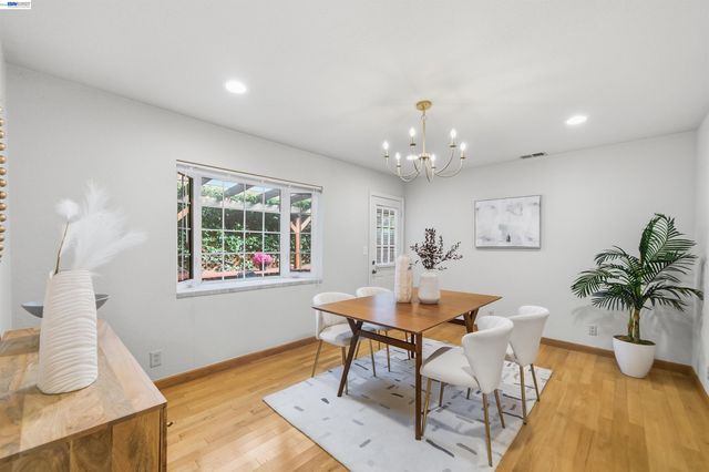 10561 Carver Dr, Cupertino, CA 95014