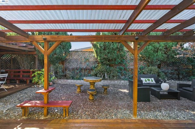 10561 Carver Dr, Cupertino, CA 95014