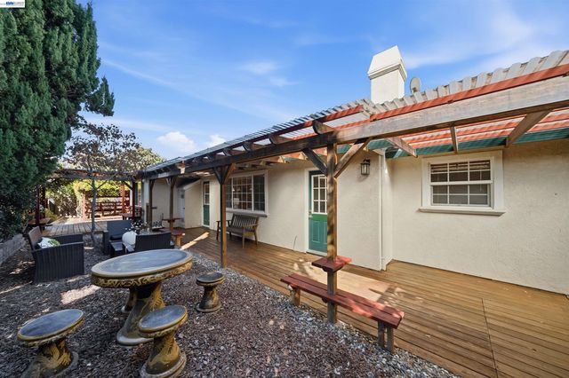10561 Carver Dr, Cupertino, CA 95014