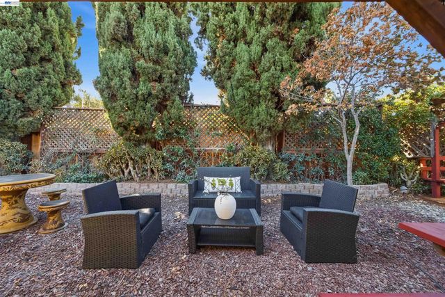 10561 Carver Dr, Cupertino, CA 95014