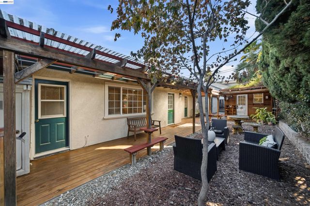 10561 Carver Dr, Cupertino, CA 95014