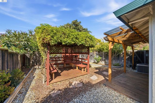 10561 Carver Dr, Cupertino, CA 95014