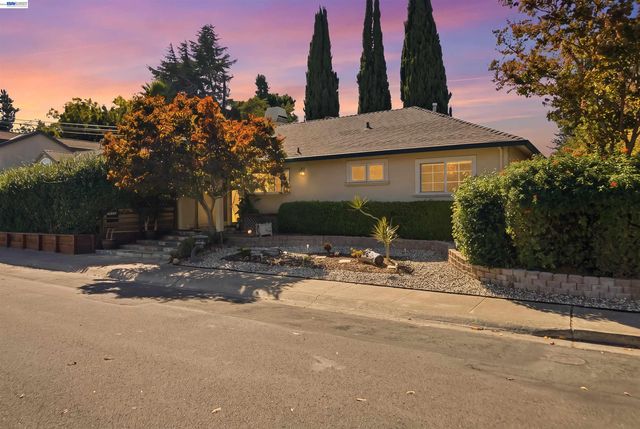 10561 Carver Dr, Cupertino, CA 95014