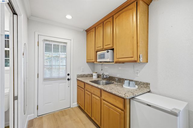10561 Carver Dr, Cupertino, CA 95014