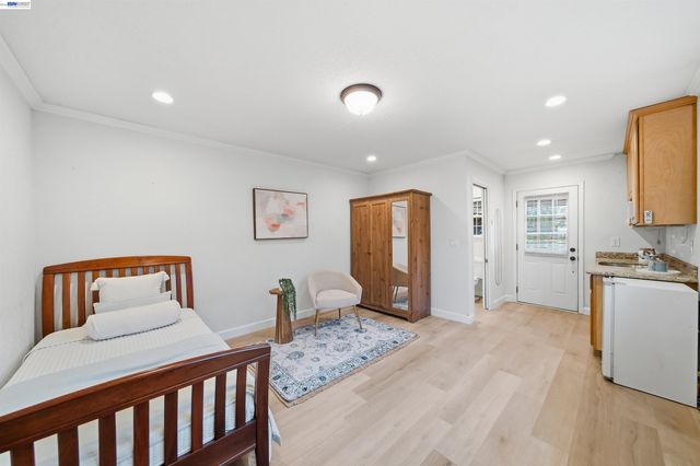 10561 Carver Dr, Cupertino, CA 95014