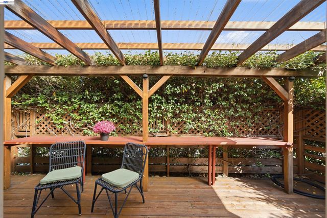 10561 Carver Dr, Cupertino, CA 95014