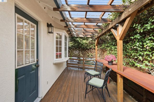 10561 Carver Dr, Cupertino, CA 95014
