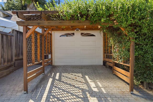 10561 Carver Dr, Cupertino, CA 95014