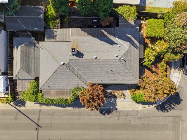 10561 Carver Dr, Cupertino, CA 95014