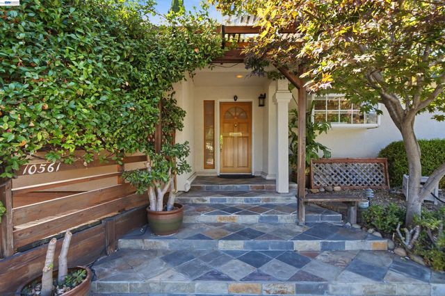 10561 Carver Dr, Cupertino, CA 95014