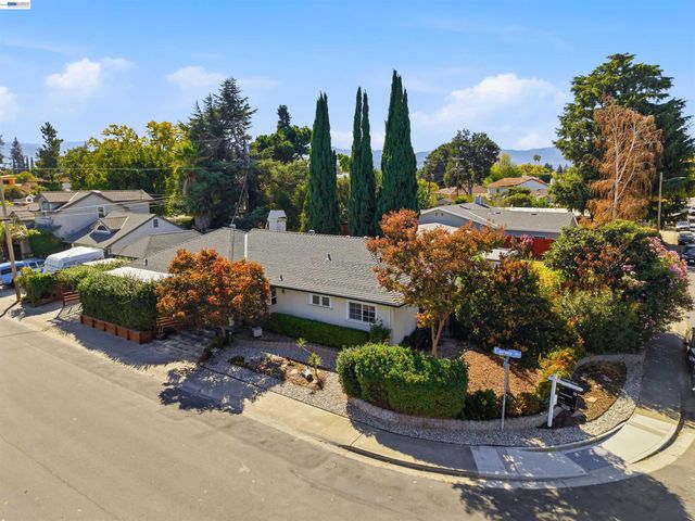 10561 Carver Dr, Cupertino, CA 95014