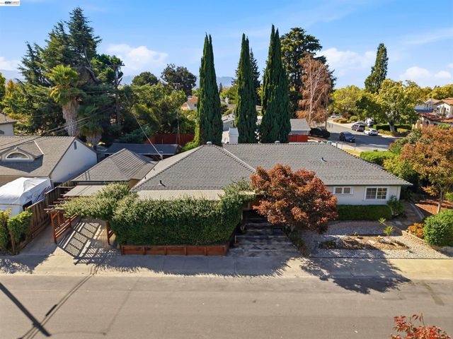 10561 Carver Dr, Cupertino, CA 95014