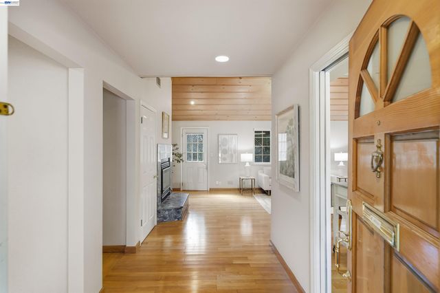 10561 Carver Dr, Cupertino, CA 95014