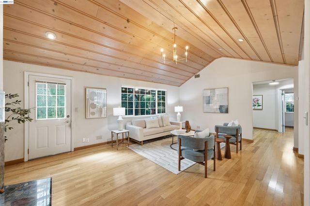 10561 Carver Dr, Cupertino, CA 95014