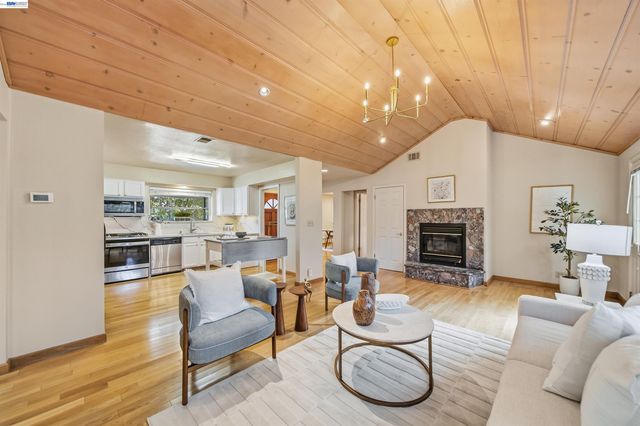 10561 Carver Dr, Cupertino, CA 95014