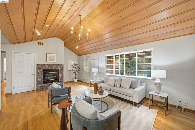 10561 Carver Dr, Cupertino, CA 95014