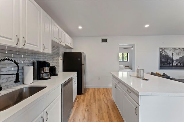 3242 Mary Street S311, Miami, FL 33133