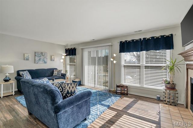 5186 Hollow Wood Court B, St Louis, MO 63128