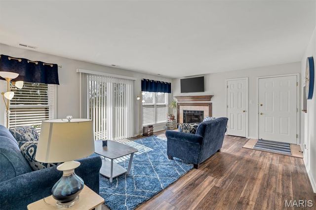 5186 Hollow Wood Court B, St Louis, MO 63128