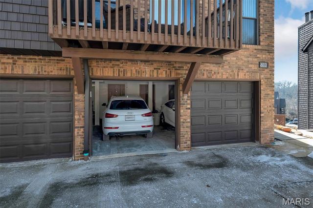5186 Hollow Wood Court B, St Louis, MO 63128