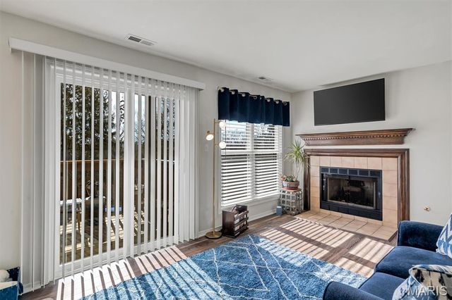 5186 Hollow Wood Court B, St Louis, MO 63128