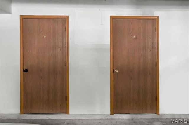 5186 Hollow Wood Court B, St Louis, MO 63128