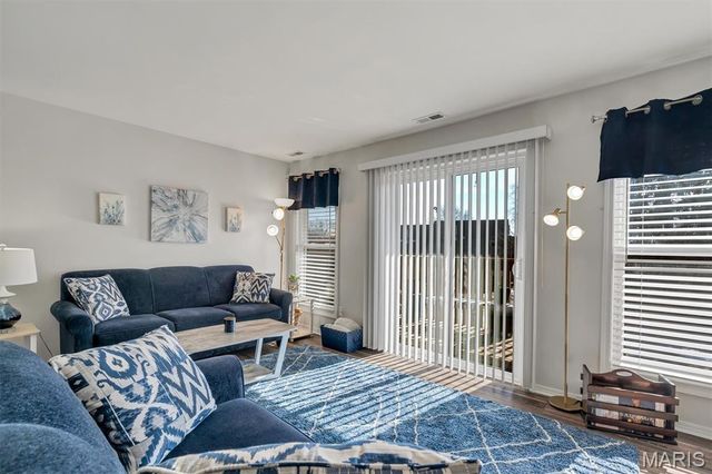 5186 Hollow Wood Court B, St Louis, MO 63128