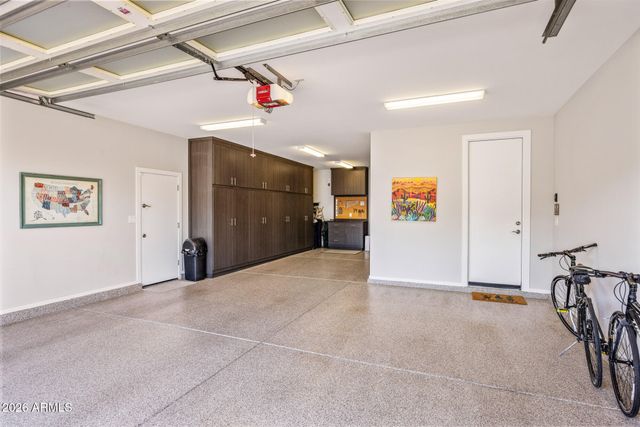 2948 E TINA Drive, Phoenix, AZ 85050