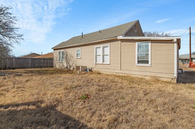 604 E Broadway Street, Stephenville, TX 76401