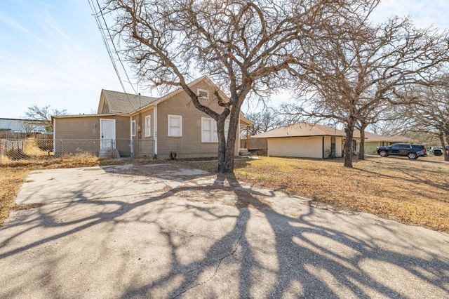 604 E Broadway Street, Stephenville, TX 76401