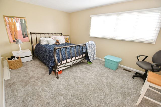 1523 N Oakhill Drive, South Bend, IN 46637