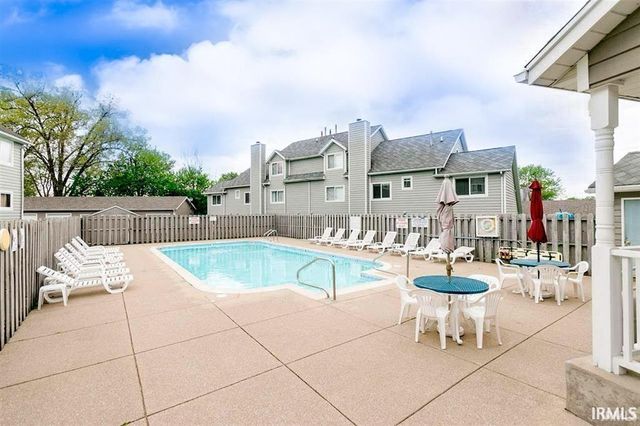 1523 N Oakhill Drive, South Bend, IN 46637