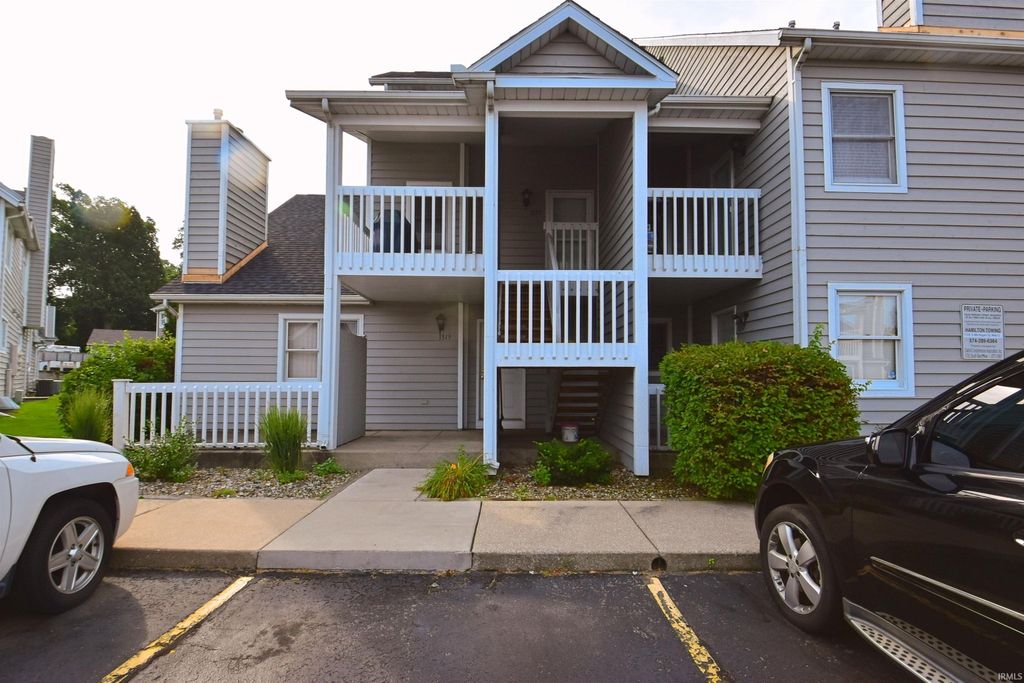 1523 N Oakhill Drive, South Bend, IN 46637