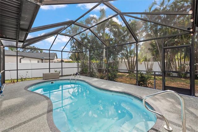 1702 SE 5th CT, Cape Coral, FL 33990