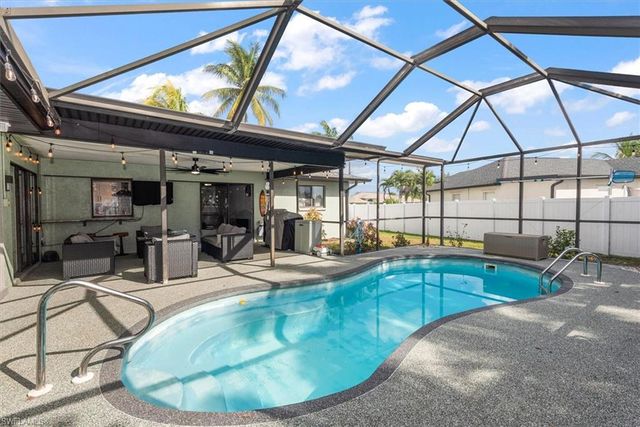 1702 SE 5th CT, Cape Coral, FL 33990