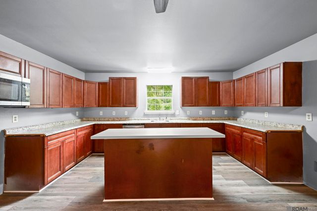 31498 N Doyle Rd, Holden, LA 70744