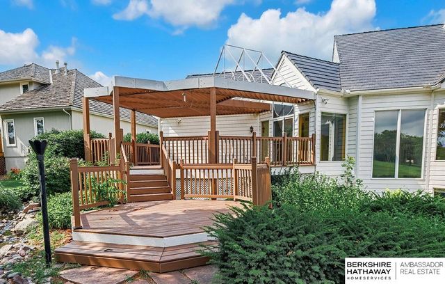 811 Western Hills Drive, Papillion, NE 68046