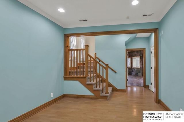 811 Western Hills Drive, Papillion, NE 68046