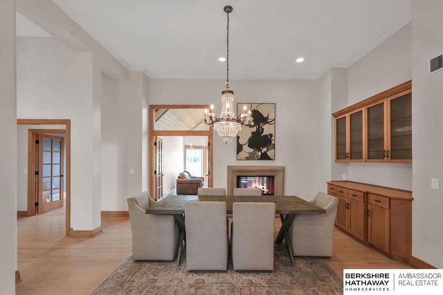 811 Western Hills Drive, Papillion, NE 68046