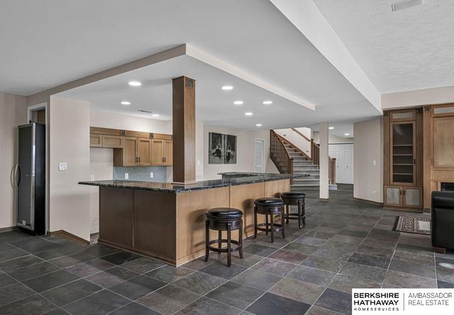 811 Western Hills Drive, Papillion, NE 68046