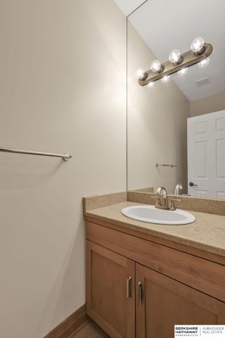 811 Western Hills Drive, Papillion, NE 68046