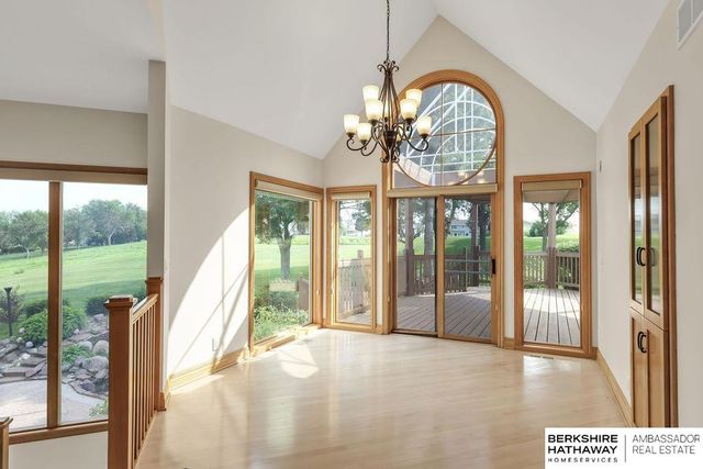 811 Western Hills Drive, Papillion, NE 68046