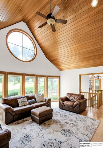 811 Western Hills Drive, Papillion, NE 68046