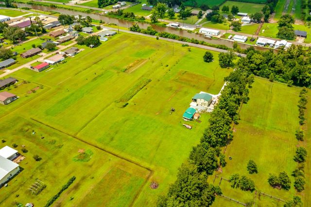 4532 Country Dr, Bourg, LA 70343