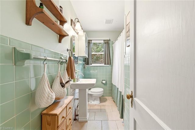 2328 Lyndhurst Avenue, Winston-salem, NC 27103