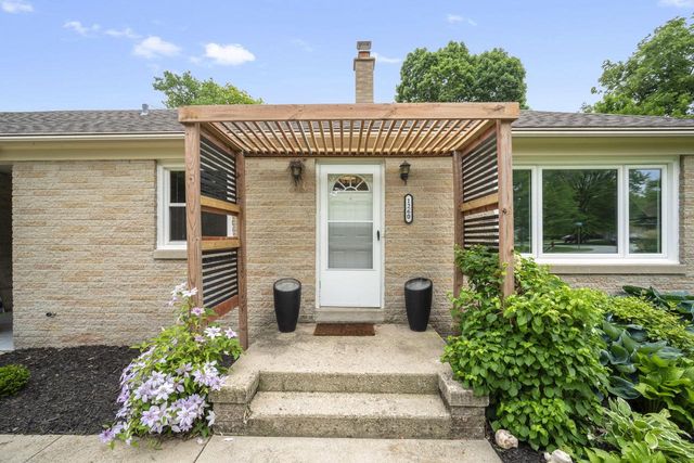 1260 Edwards STREET, Brookfield, WI 53005